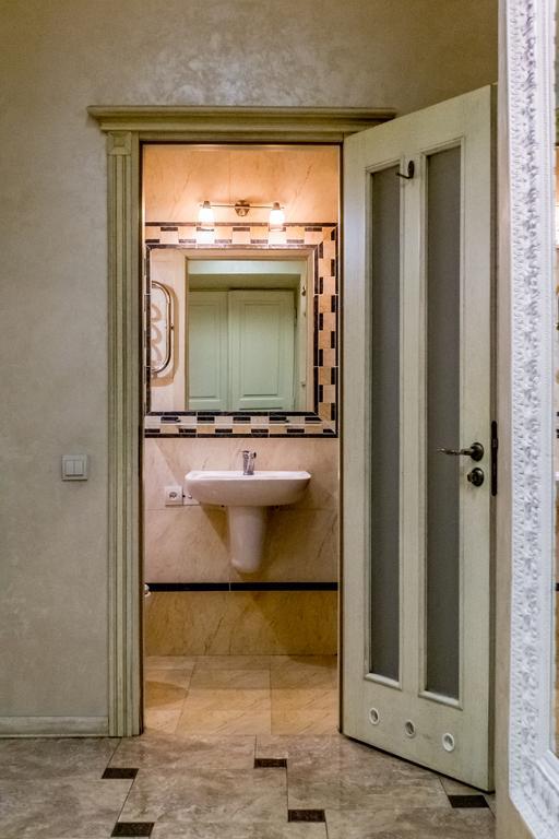 Apartment On Hutsulska 24H Electric Lviv Ngoại thất bức ảnh